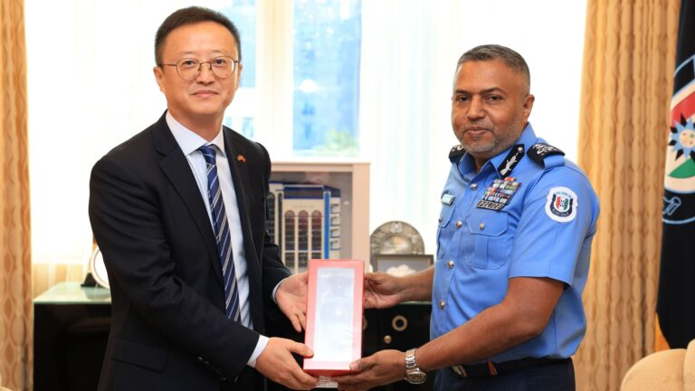 ފުލުހުންގެ ޚިދުމަތް ކުރިއެރުވުމަށް ޗައިނާ ސަރުކާރުން ދެއްވާ އެހީތެރިކަމަށް ސީޕީގެ ޝުކުރު