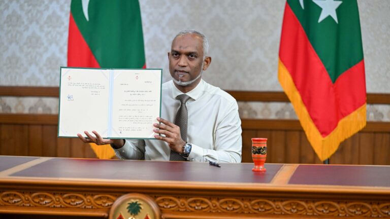 އެމްއެމްއޭގެ ރޭޓަށް ވުރެ ބޮޑުކޮށް ޑޮލަރު ވިއްކުން މަނާކޮށް ބޭރު ފައިސާއާބެހޭ ޤާނޫނަށް ގެނައި އިޞްލާޙު ތަޞްދީޤުކުރައްވައިފި