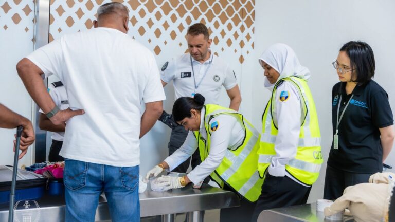 2.9 މިލިއަން ރުފިޔާގެ ކޮކެއިން އެތެރެކުރަން އުޅުނު މީހަކު އަތުލައިގެންފި