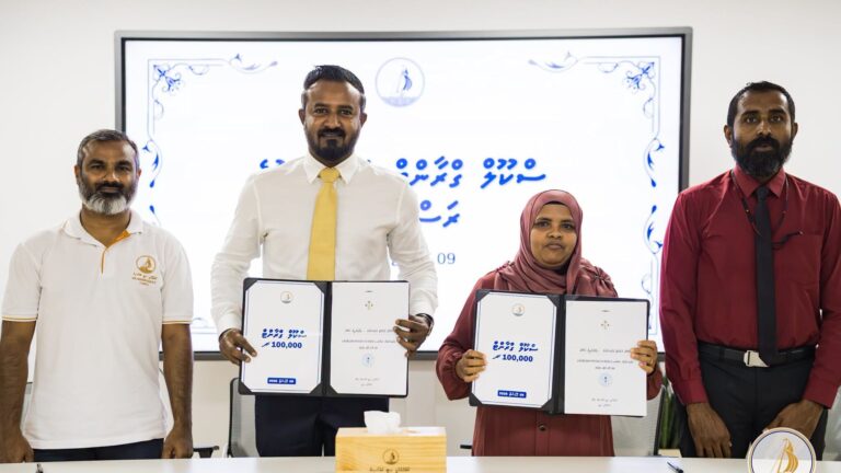 ކުޅުދުއްފުށީގެ ކޮންމެ ސްކޫލަކަށް ކައުންސިލުން 100,000 ރުފިޔާގެ އެހީއެއް ދީފި