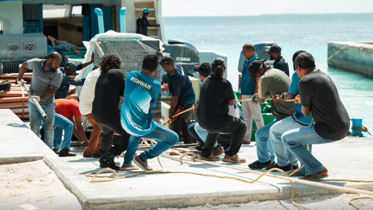 ކުރިނބީގެ ކަރަންޓު ޚިދުމަތް ހަރުދަނާކުރަން 250 ކިލޯވޮޓުގެ ޖެންސެޓެއް ގެންގޮސްފި