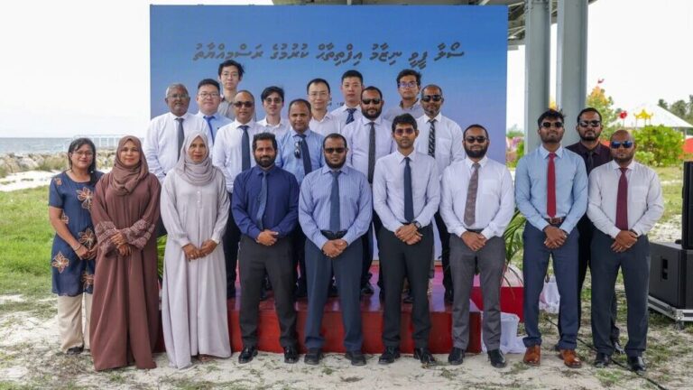 އޭދަފުށީގައި ގާއިމުކުރި ސޯލާ އަދި ބެޓެރީ ސިސްޓަމް އިފްތިތާޙުކޮށްފި