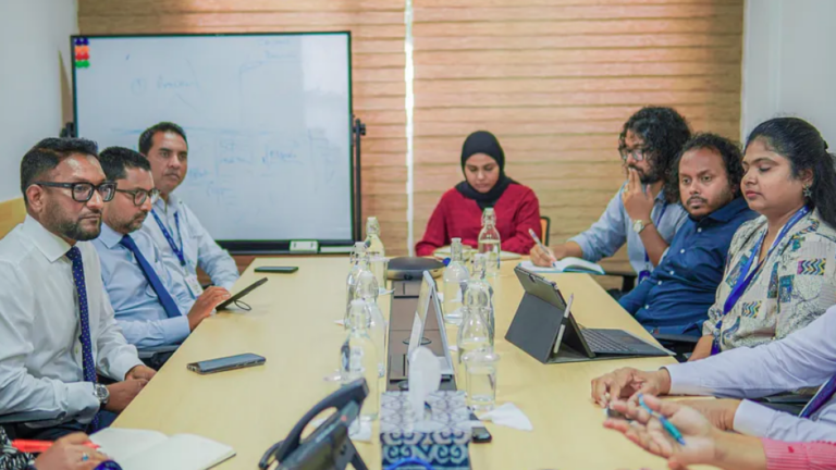 ފާމަސިސްޓުން ތަމްރީނުކުރުމަށް ސްޓޭޓް ފާމާއާއި ވިލާ ކޮލެޖާ ދެމެދު މަޝްވަރާކޮށްފި
