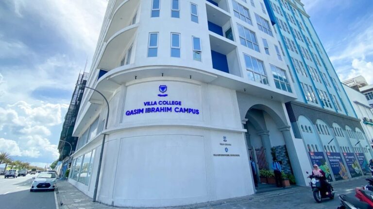ވިލާ ކޮލެޖު ކައިރިން ދެ ސައިކަލު ޖެހި އެކްސިޑެންޓެއް ހިނގައި 17 އަހަރުގެ ކުއްޖަކަށް އަނިޔާވެއްޖެ