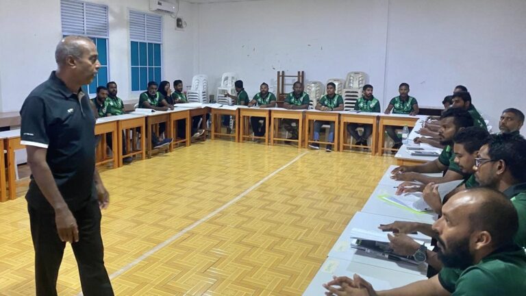 ފެލިދޫގައި ބާއްވާ ފުޓްބޯޅަ އަދި ފުޓްސަލް ރެފްރީން ތަމްރީނު ކުރުމުގެ ކޯހުގައި ބައިވެރިވުމަށް ހުޅުވާލައިފި
