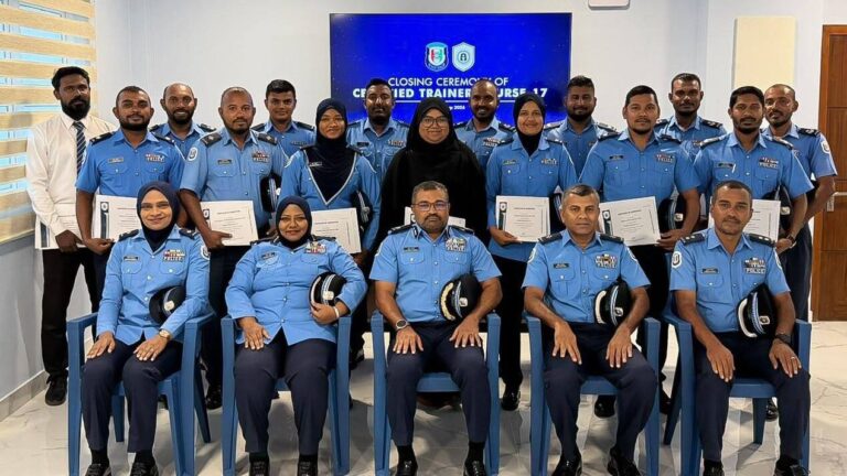 ފުލުހުންގެ 15 އޮފިސަރަކު ސެޓިފައިޑް ޓްރެއިނަރ ކޯސް ފުރިހަމަކޮށްފި