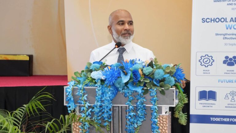 ޓީޗަރުންނަށް ހައްގު ޝަރަފާއި ގަދަރު ދިނުމަށް މިނިސްޓަރ އިލްތިމާސްކުރައްވައިފި