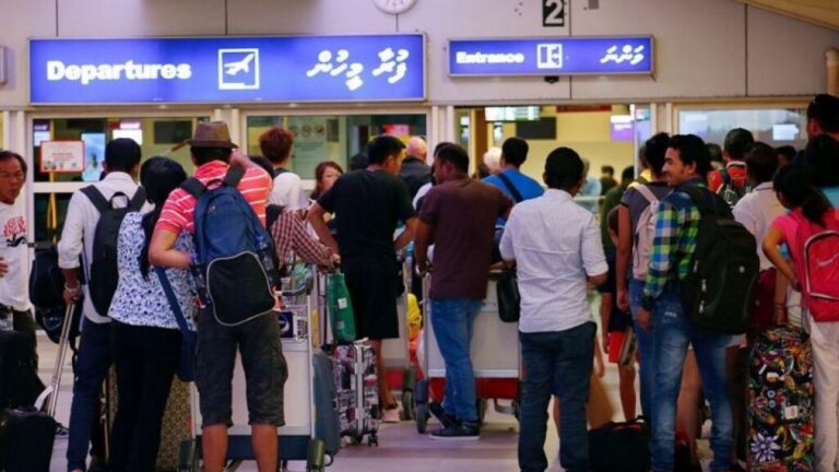 ރާއްޖެއިން ބޭރުކުރަން އުޅުނު 9 ލައްކައަށްވުރެ ގިނަ ރުފިޔާގެ ބޭރު ފައިސާ ކަސްޓަމްސްއިން އަތުލައިގެންފި