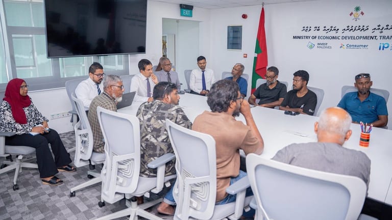 ލޮރީ ޑްރައިވަރުންނާ މިނިސްޓަރު ސަޢީދު ބައްދަލުކުރައްވައިފި