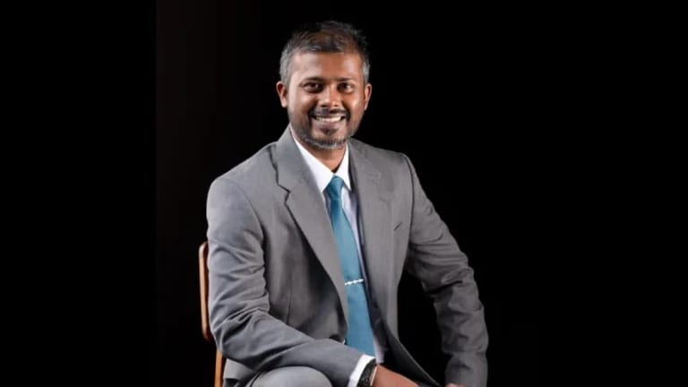 ކުރީގެ ޑެޕިއުޓީ މިނިސްޓަރު ޒިހާން ދައުލަތުގެ މުހިންމު އިމާރާތްތަކުގައި ހުޅުޖެހުމަށް ހިތްވަރުދިން މައްސަލަ ފުލުހުން ބަލަނީ