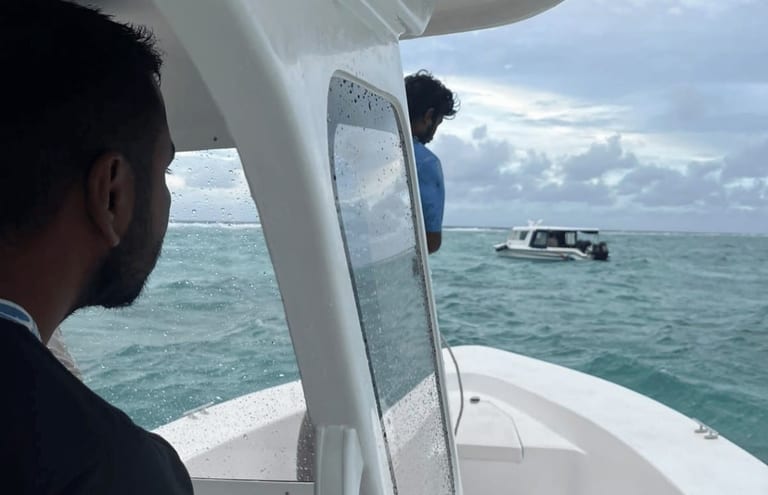 ރ. އަތޮޅުގައި އިންޖީނު ހުއްޓި ހާލުގައި ޖެހުނު ލޯންޗެއް ފުލުހުން ސަލާމަތްކޮށްފި