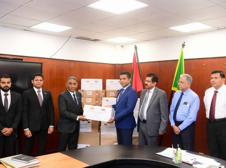 ލަންކާ ސަރުކާރުން ރާއްޖެއަށް 5 މިލިއަން ރުޕީސްގެ ބޭސް ހަދިޔާކޮށްފި
