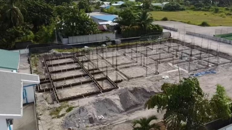 ހދ. ކުމުންދޫ ޞިއްޙީ މަރުކަޒުގެ ޓައިބީމް ކޮންކްރީޓް އެޅުމުގެ މަސައްކަތް ކުރިއަށް