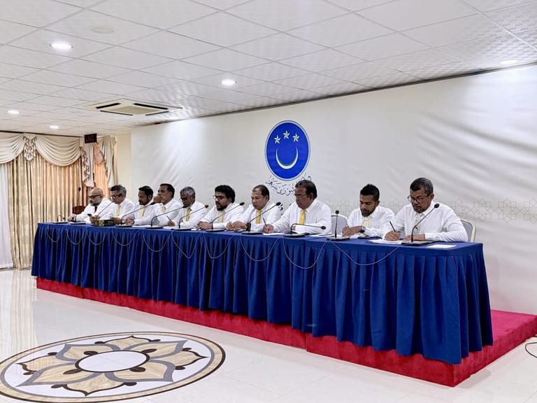 ވަޒީރުންނާއި މަޖިލިސް ރައީސްގެ މުސާރަ ބޮޑުކުރި ނިންމުން ބަދަލުކުރަން އެމްޑީޕީން ގޮވާލައިފި