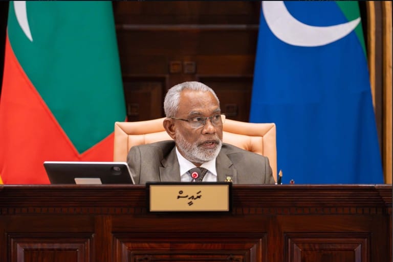 މަޖިލިސް ރައީސްގެ މުސާރަ ބޮޑުކުރުމާ ގުޅިގެން ހުށަހެޅި ކުއްލި މައްސަލަ ބޭރުކޮށްލައިފި