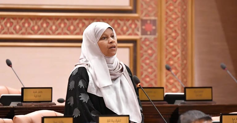 ހޯމް ސްކޫލިން ތަޢާރަފްކުރުމުގެ ބިލެއް މަޖިލީހަށް ހުށަހަޅައިފި