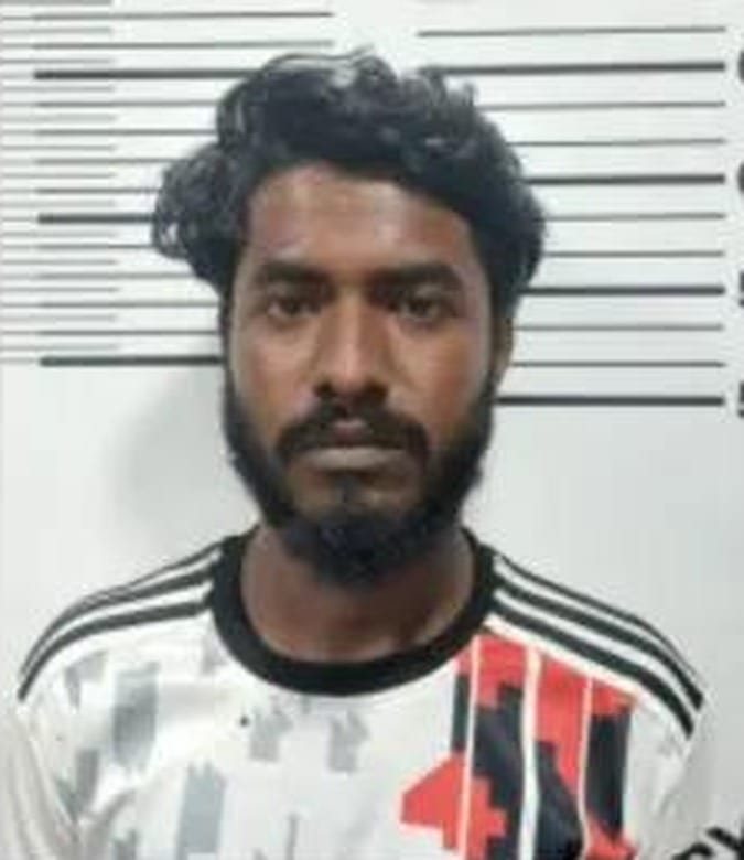 ހުޅުމާލޭ ފިހާރައެއްގެ ކޭޝިއަރަށް ވަޅިން ހަމަލާދިން މީހާ 20 އަހަރަށް ޖަލަށް