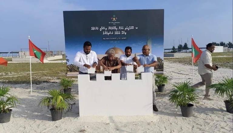 ބ. އޭދަފުށީގައި އިމާރާތްކުރާ އިސްލާމީ މަރުކަޒުގެ ބިންގާ އަޅައިފި