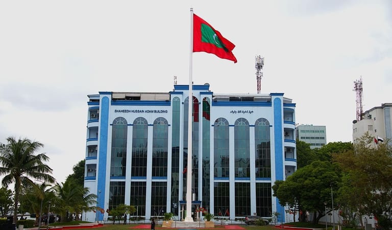 ފަހާތަނަކަށް ދިޔަ އަންހެނަކަށް ޖިންސީ ގޯނާކުރި ކަމުގެ ތުހުމަތުގައި ބިދޭސީއަކު ހައްޔަރުކޮށްފި