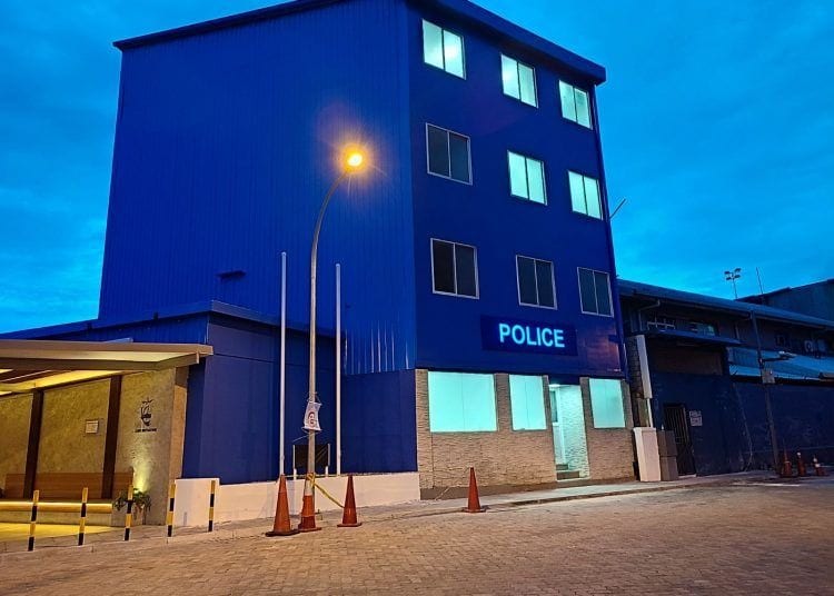 އޮޅުވާލައިގެން ނަންބަރު ބޯޑު ހަރުކޮށް ސައިކަލެއް ވަގަށް ނަގަން އުޅުނު 3 މީހަކު ހައްޔަރުކޮށްފި
