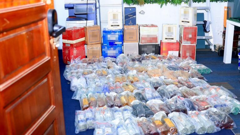 މާދޫގެއިން 824 ފުޅި ބަނގުރާ ފެނުނު މައްސަލައިގައި ހައްޔަރުކުރި ތިން ބިދޭސީންގެ ބަންދުގެ މުއްދަތު ޖަހައިފި