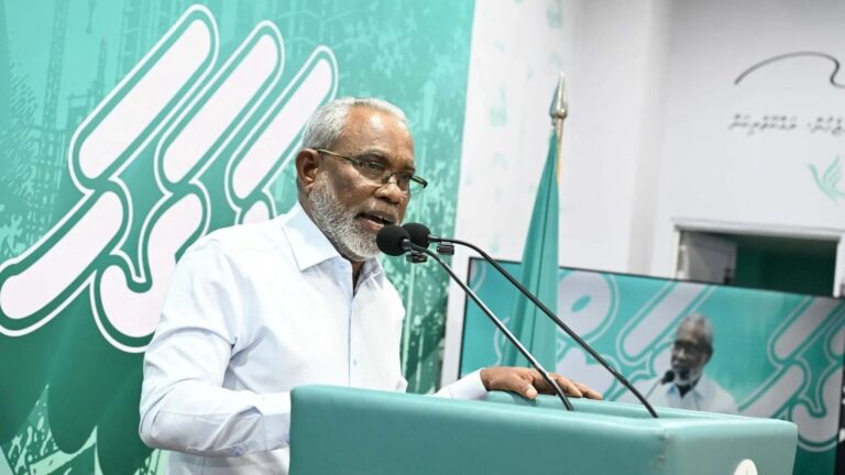 ބަޔަކު ޖަހާހާ ބެރަކަށް ދިވެހިން ނުނަށާނެ، ރަސްމާލެ މަޝްރޫޢު ނުހުއްޓުވޭނެ: އަބްދުއްރަހީމް