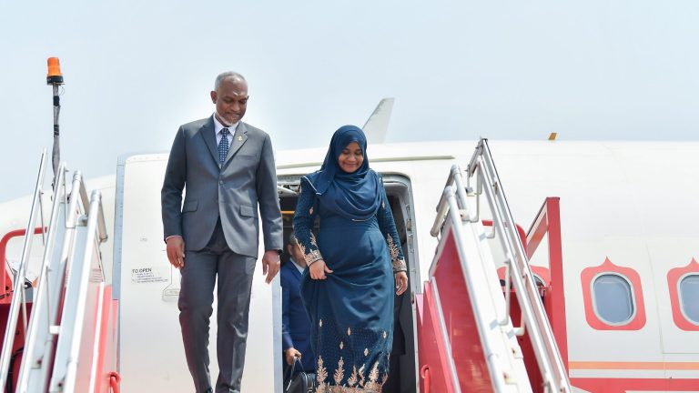 ރައީސްގެ ދެކަނބަލުން ދ. މީދޫއަށް ވަޑައިގަންނަވައިފި