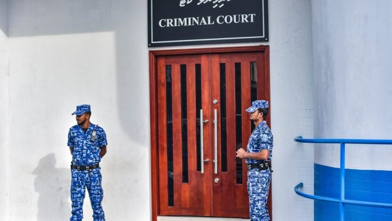 ޑްރަގް ޓްރެފިކްކުރި މީހަކު 100،000ރ. އިން ޖޫރިމަނާކޮށް އުމުރު ދުވަހަށް ޖަލަށް