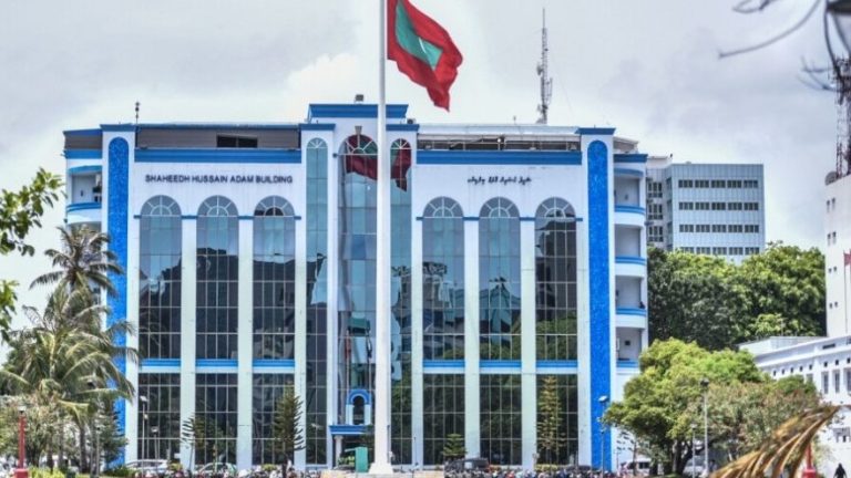 ފްލެޓާއި ގޯތި ހޯދައިދޭނެ ކަމަށް ބުނެ ފައިސާ އަތުލި މައްސަލައެއް ބަލަނީ