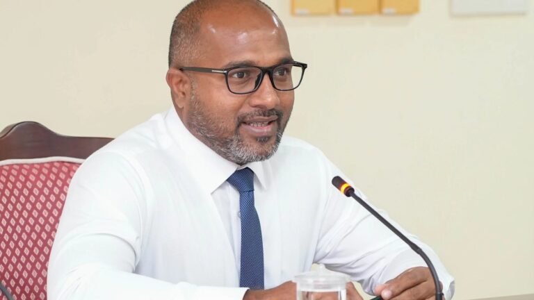 ބިޒްނަސް އަދި ސްޕެޝަލް ވިޒާގައި ތިބެގެން ވަރކް ޕަރމިޓަށް ބަދަލުނުވެވޭ ގޮތަށް ހަމަޖައްސައިފި