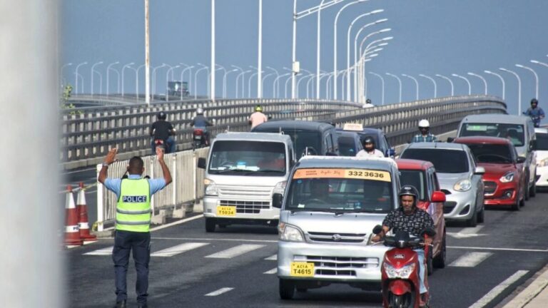 ސިނަމާލެ ބުރިޖުގައި ދެ ސައިކަލު ޖެހި ހިނގި އެކްސިޑެންޓެއްގައި މީހަކަށް އަނިޔާވެއްޖެ