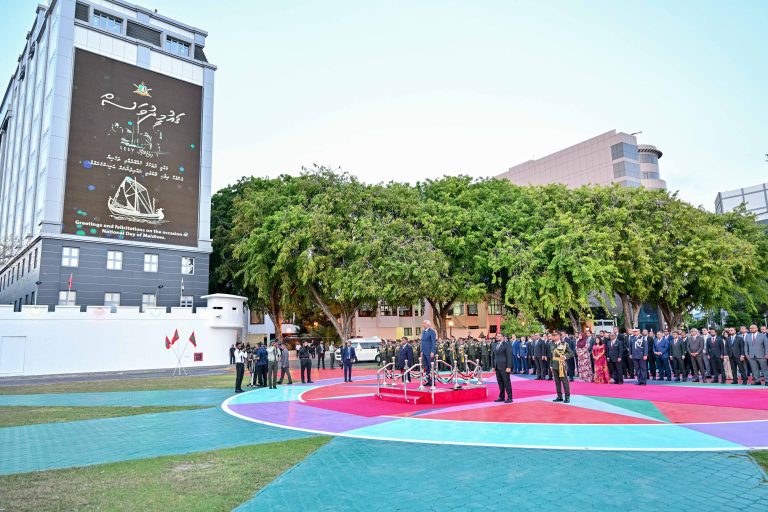 ޤައުމީ ދުވަހުގެ ދިދަނެގުމުގެ ޚާއްޞަ އިޙްތިފާލުގައި ރައީސްގެ ދެކަނބަލުން ބައިވެރިވެވަޑައިގެންފި