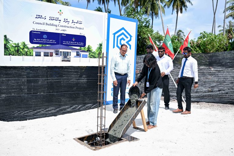 ކަނޑޫދޫ އައު ކައުންސިލް އިދާރާގެ ބިންގާ އަޅައިފި