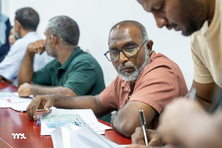 ހުޅުމާލޭ ޓަރމިނަލުގެ އިލެކްޓްރޯނިކް ވެހިކަލް ކިޔޫގެ ގަވާއިދުތަކާ ގުޅޭ އެއްބަސްވުމުގައި ޑްރައިވަރުން ސޮއިކޮށްފި