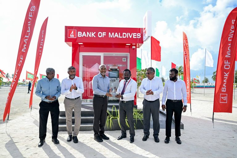 މަޑިފުށީގައި އޭޓީއެމްގެ ޚިދުމަތް ފަށައިފި