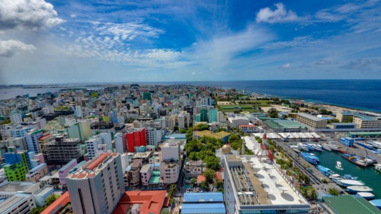މާލޭގައި ހިނގި އެކްސިޑެންޓެއްގައި މީހަކަށް އަނިޔާވެގެން ހޮސްޕިޓަލަށް ގެންގޮސްފި