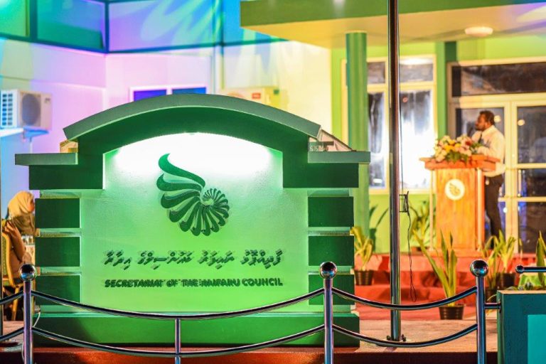 ނައިފަރުގައި ޕާސްޕޯޓުގެ ޚިދުމަތް ފަށައިފި