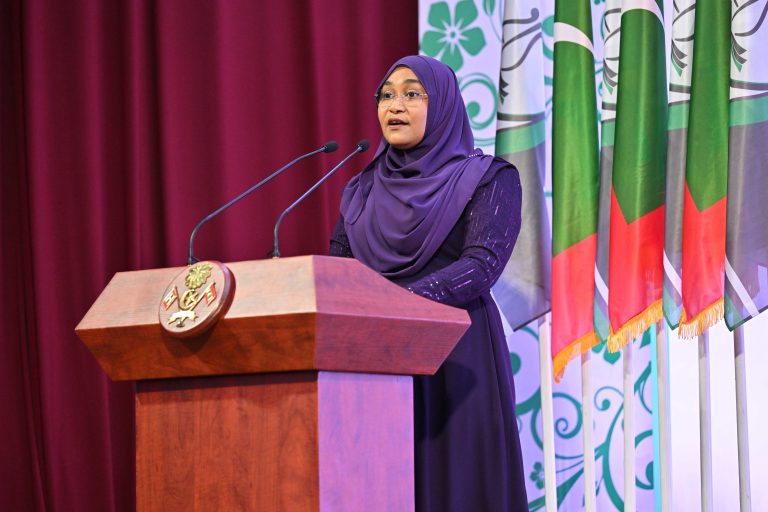 މުދައްރިސުން ނެތް މުޖްތަމަޢެއްގެ ކުރިމަގެއް ނޯންނާނެ: މެޑަމް ސާޖިދާ