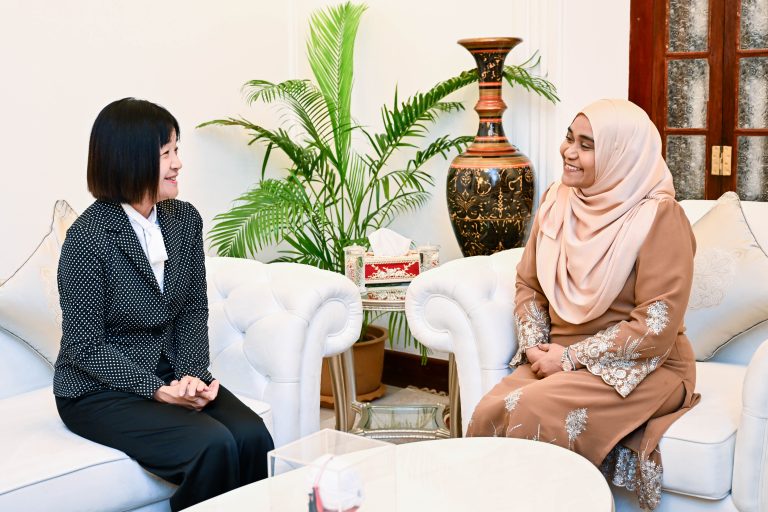 ޖަޕާނުގެ ސަފީރު މެޑަމް ސާޖިދާގެ އަރިހަށް އިޙްތިރާމްގެ ޒިޔާރަތެއް ކުރައްވައިފި