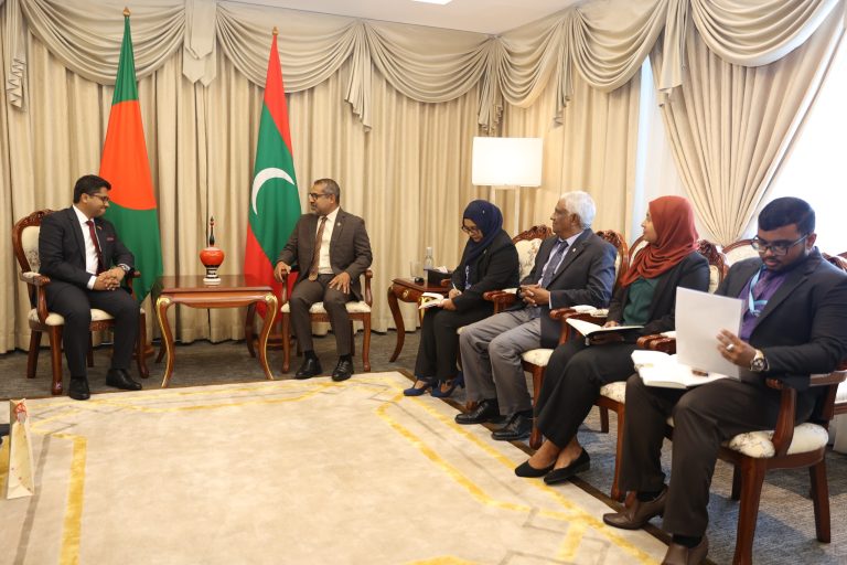 ބަންގްލަދޭޝްގެ އާ ސަފީރު ޚާރިޖީ ވަޒީރުގެ އަރިހަށް އިޙްތިރާމްގެ ޒިޔާރަތެއް ކުރައްވައިފި