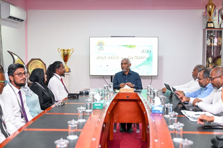 ފެންފުށީ ކައުންސިލާ ރައީސް ބައްަލުކުރައްވައިފި