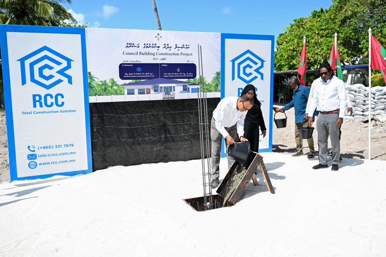 އޮމަދޫ ކައުންސިލްގެ އައު އިމާރާތުގެ ބިންގާ އަޅައިފި