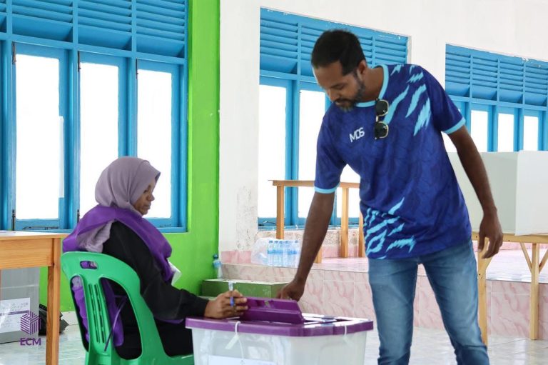 އައްޑޫ ވޯޓް: އެކެއް ޖެހުމާއި ހަމައަށް 21 އިންސައްތަ މީހުން ވޯޓްލައިފި