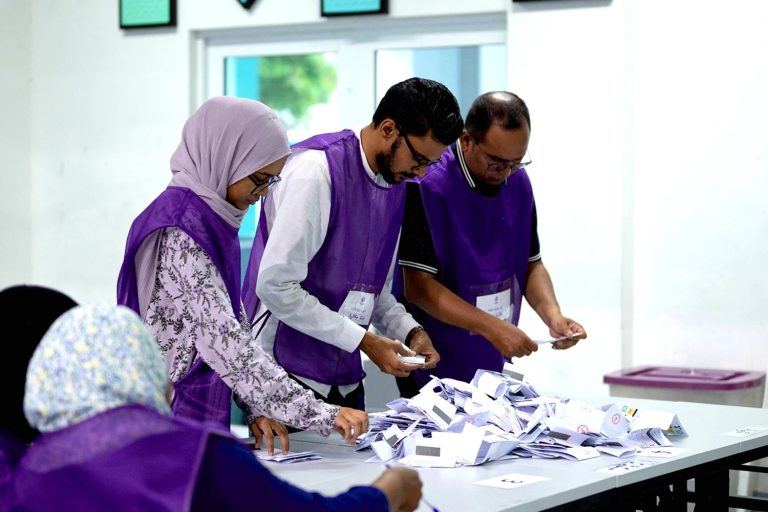 އައްޑޫ ރައްޔިތުންގެ ޚިޔާލު ހޯދުމަށް ނަގާ ވޯޓު: ވޯޓާސް ލިސްޓަށް ޝަކުވާ ހުށަހަޅަން ހުޅުވާލައިފި