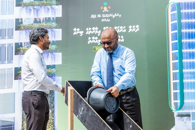 މާލޭގައި އަޅާ ވަޤްފު ޢިމާރާތުގެ ބިންގާ އަޅައިފި
