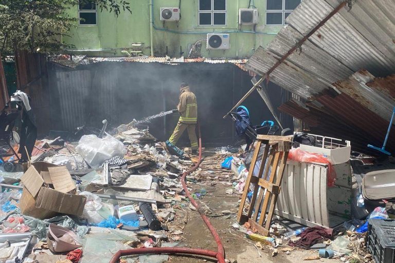 ހުޅުމާލޭ ފަޅު އިމާރާތެއްގައި ހުރި ކުނިތަކެއްގައި ރޯވި އަލިފާން ސިފައިން ނިއްވާލައިފި