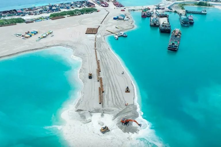 ހުޅުމާލޭ ފޭސް 3 ގެ ބިން ހިއްކަމުންދާތީ އެ ސަރަހައްދުން ދަތުރުކުރާ އުޅަނދުތަކުން ސަމާލުވުމަށް އަންގައިފި