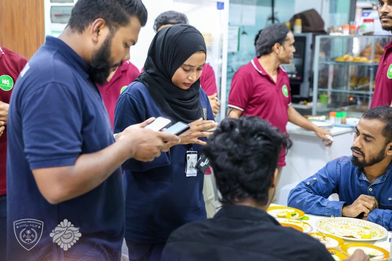 8 ކެފޭއަކުން ފަސް ބިދޭސީން ހައްޔަރުކޮށްފި