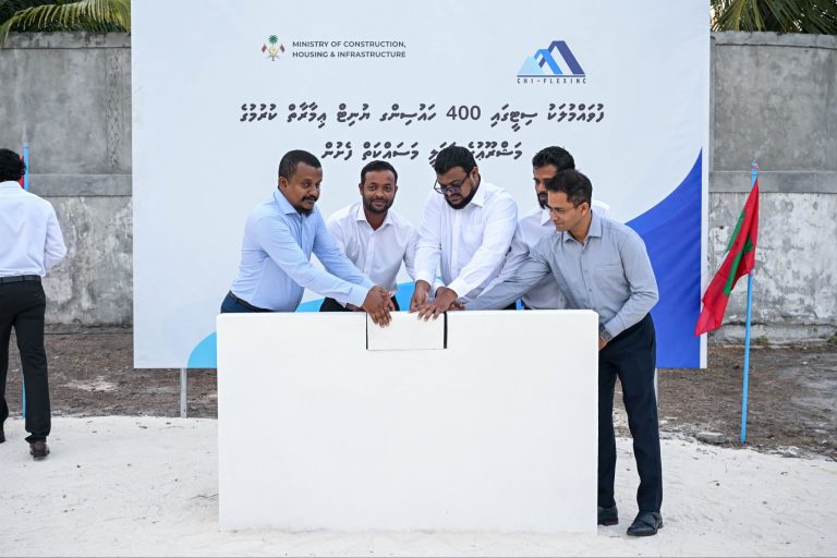 ފުވައްމުލަކުގައި 400 ހައުސިންގ ޔުނިޓު އިމާރާތްކުރުމުގެ މަޝްރޫޢުގެ ޢަމަލީ މަސައްކަތް ފަށައިފި