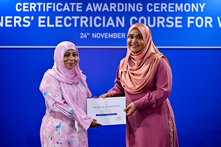 ސްޓެލްކޯ ގެ ކަރަންޓް ވައިރުކުރަން ދަސްކޮށްދޭ ކޯސް 116 އަންހެނުން ފުރިހަމަކޮށްފި